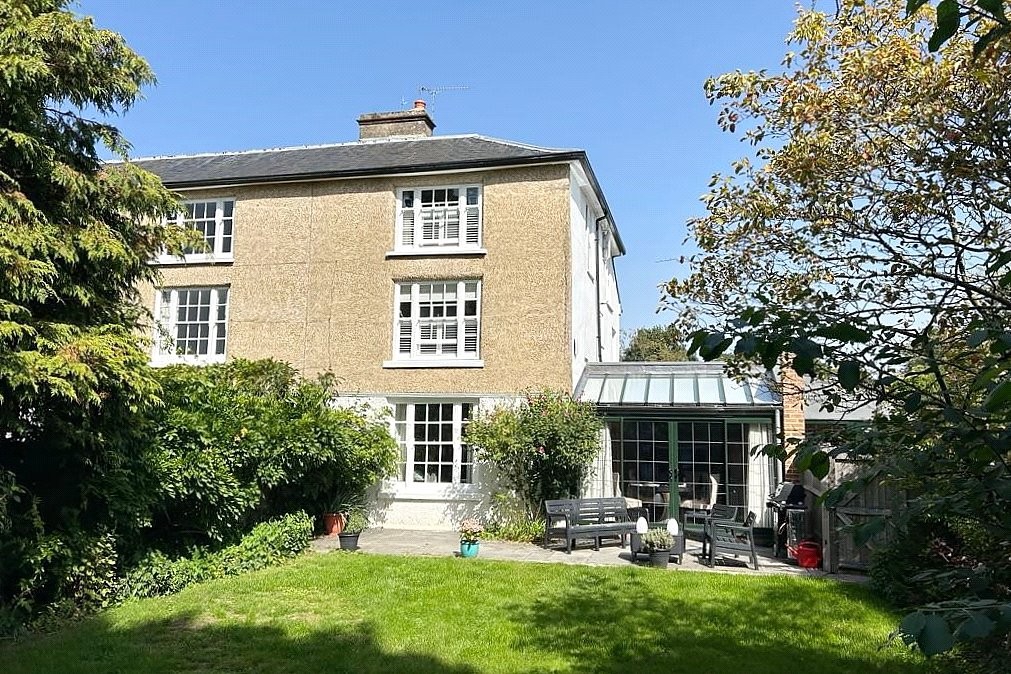 4 bedroom property for sale in Heath Road, Petersfield, Hampshire, GU31