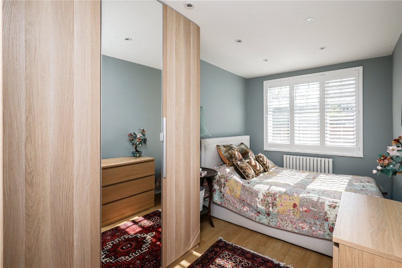 Gunnersbury Avenue, London, W5
