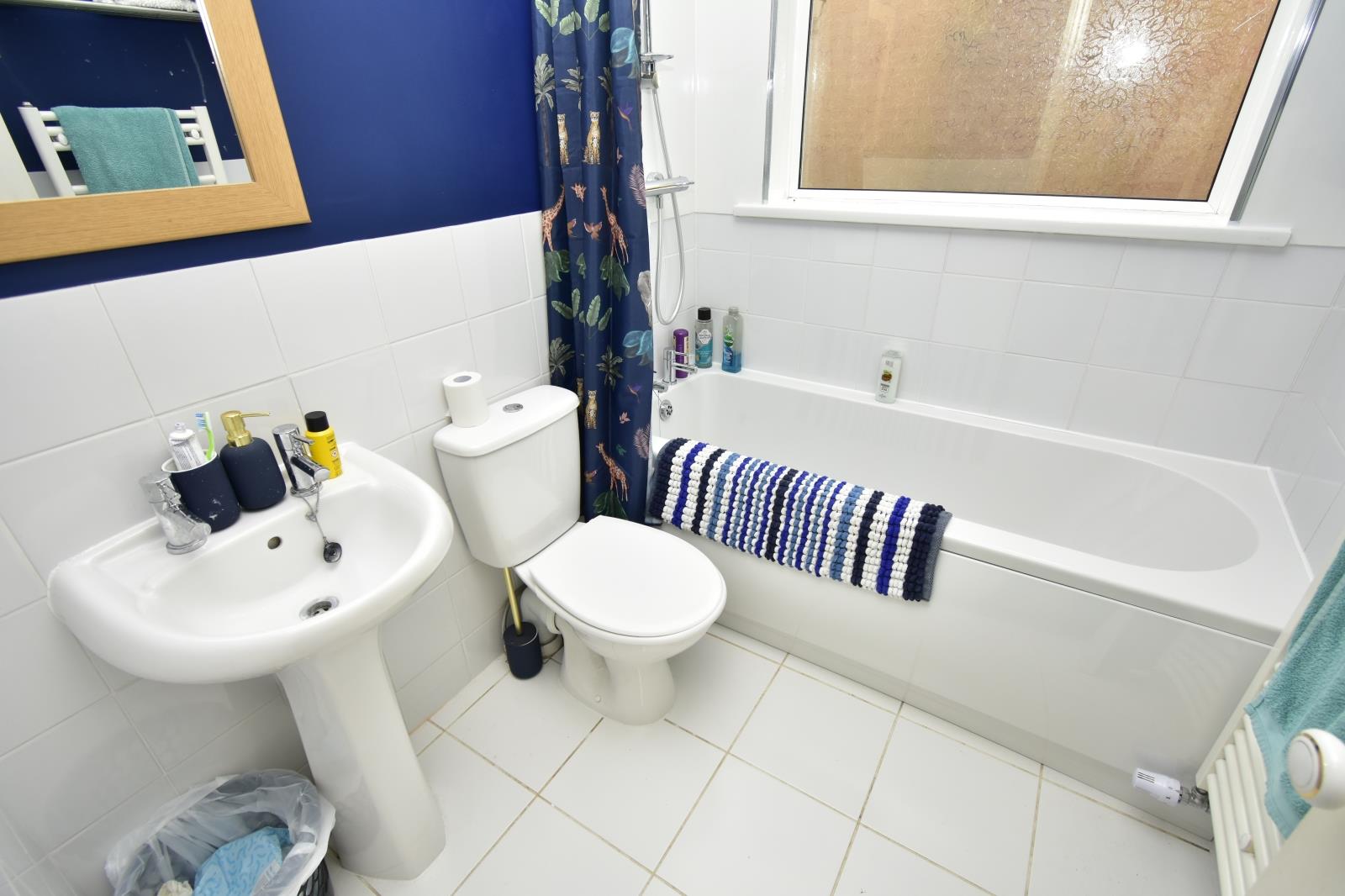 A BATHROOM 2.JPG