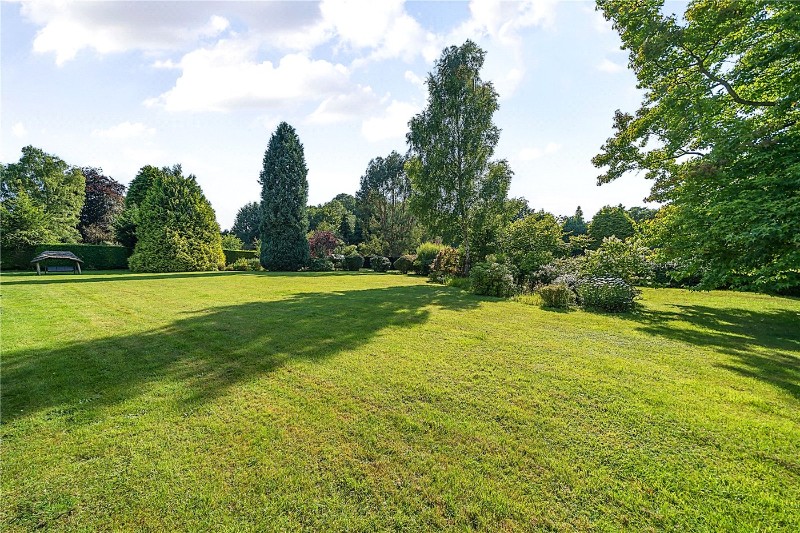 Hale House Lane, Churt, Farnham, Surrey, GU10