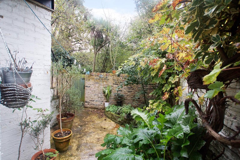 Eynham Road, London, W12