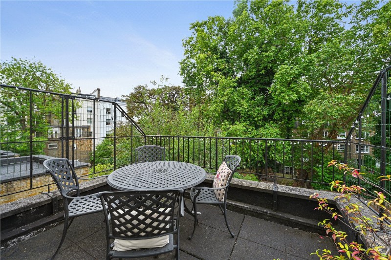 St. Stephens Gardens, London, W2