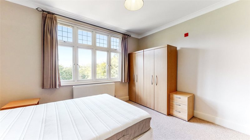 Gunnersbury Avenue, Ealing, London, W5
