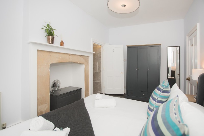 1 Cleveland Bridge, Bath, Somerset, BA1