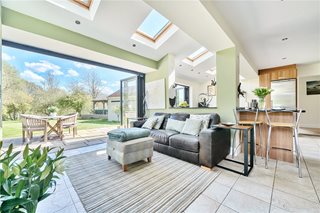 Farnham Road, Sleaford, Hampshire, GU35