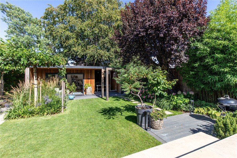 Gunnersbury Avenue, London, W5