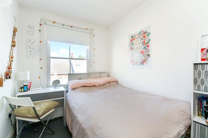 Clifton Avenue, London, W12