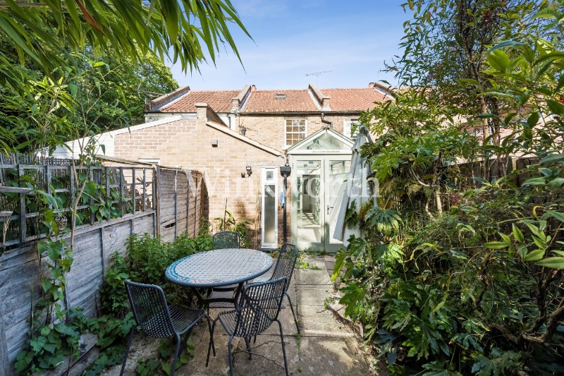 Cemetery Road, London, N17
