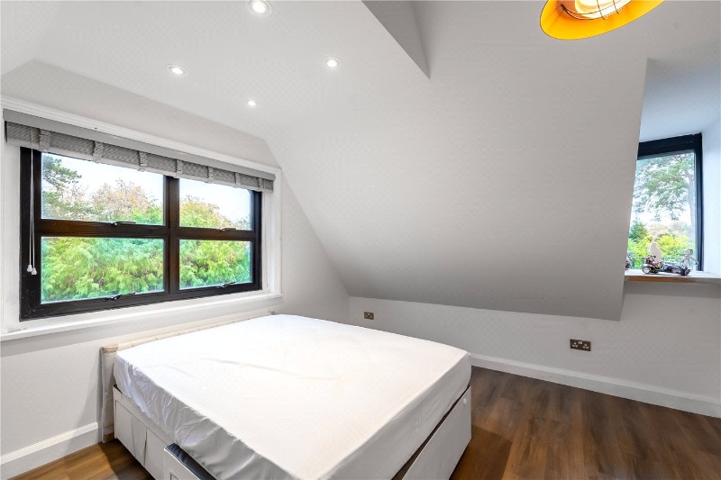 Cobbetts Hill, Weybridge, Surrey, KT13