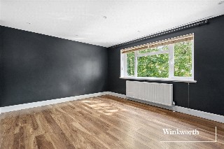 Etchingham Park Road, London, N3