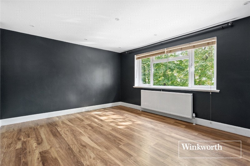 Etchingham Park Road, London, N3