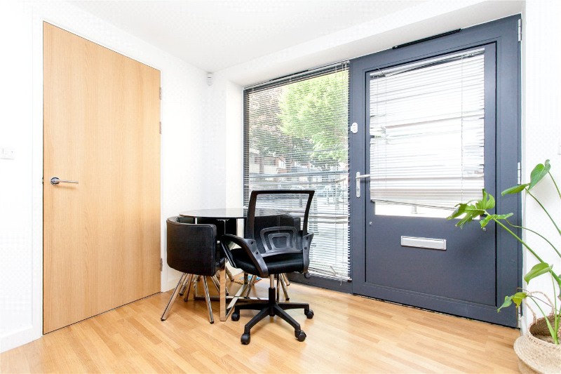 Theven Street, LonLon, E1