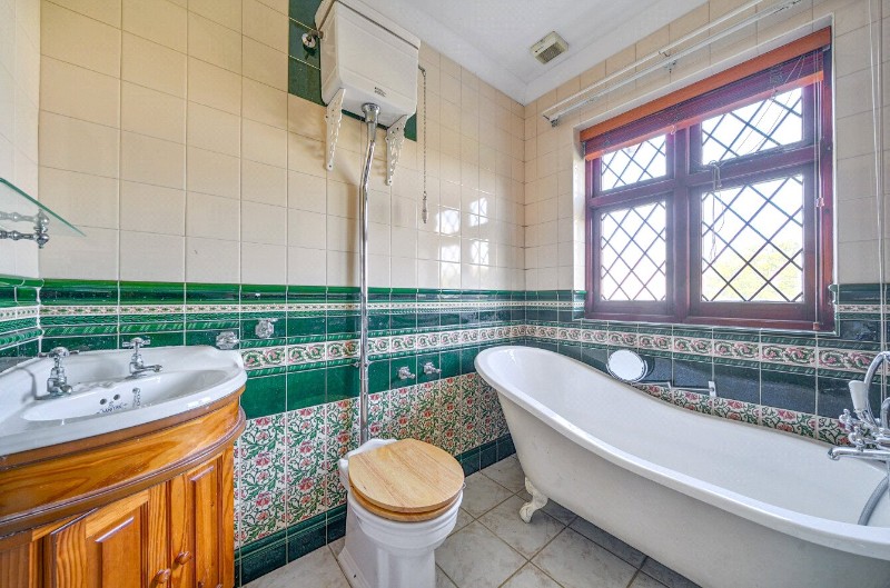 Annsworthy Crescent, London, SE25