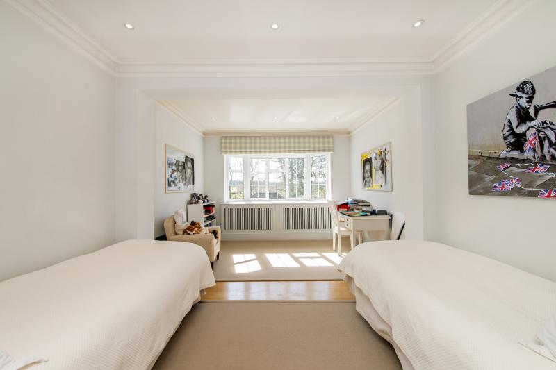 Roedean Crescent, London, SW15