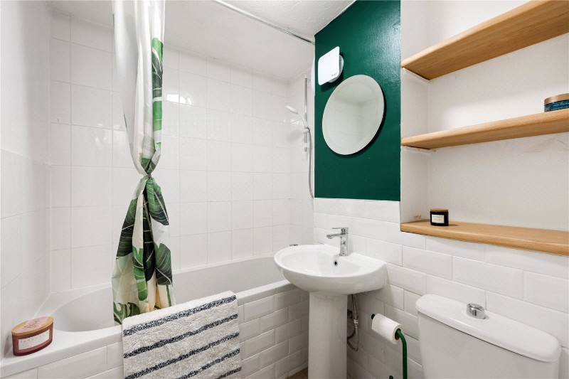 Riverside Close, London, E5