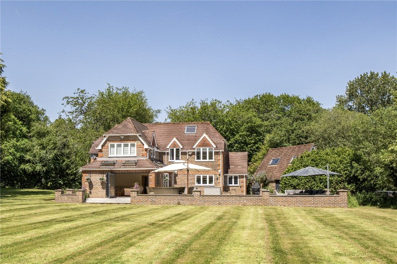 Moor Park Way, Farnham, Surrey, GU9