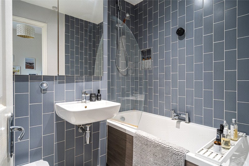 Mitcham Lane, London, SW16