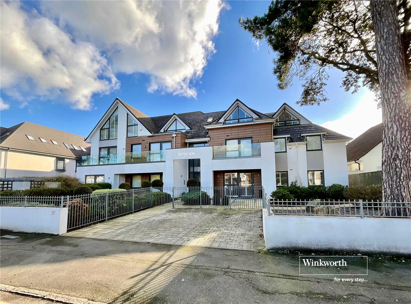 Seascape, 27 Wharncliffe Road, Highcliffe, Dorset, BH23