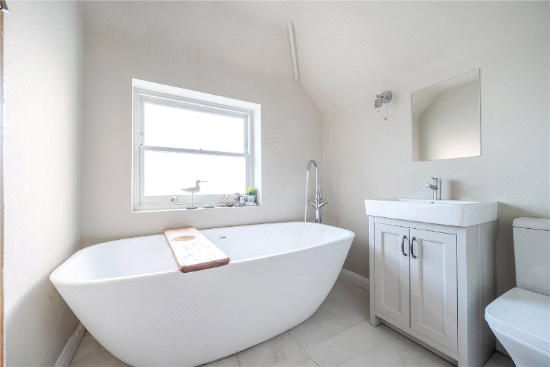 Larkfield Road, Farnham, Surrey, GU9