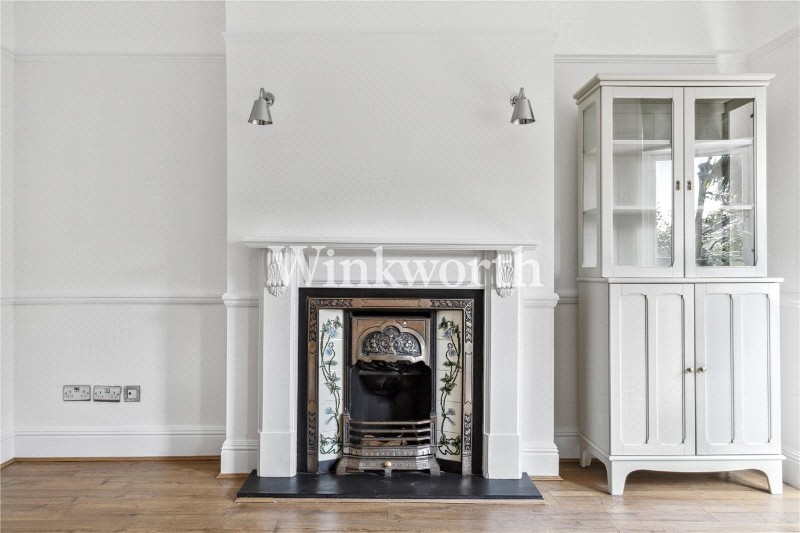 Chimes Avenue, London, N13