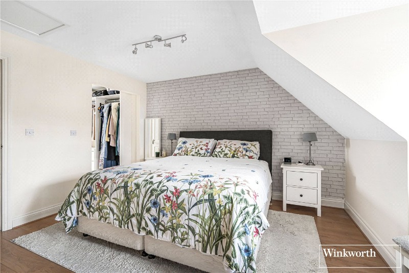 Gomer Road, Bagshot, Surrey, GU19