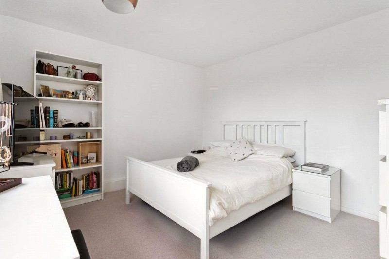 Barnes Street, London, E14