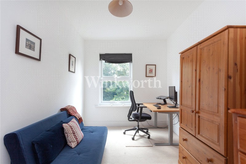 Russell Avenue, London, N22