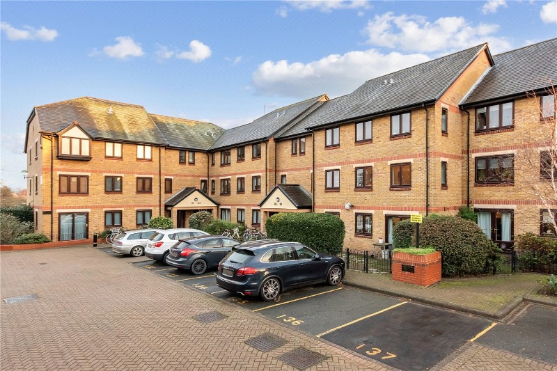 Riverside Close, London, E5