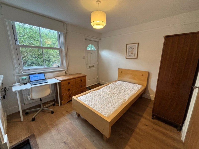 Victoria Road, Farnham, Surrey, GU9