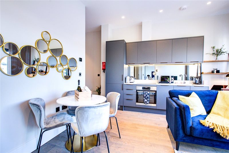 Selsdon Way, London, E14
