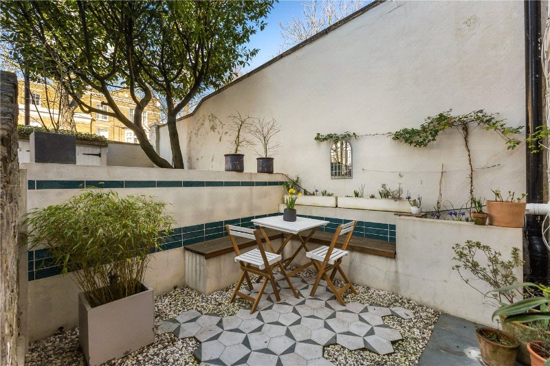 Larkhall Rise, London, SW4