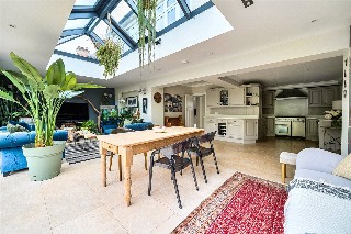 Broomleaf Road, Farnham, Surrey, GU9