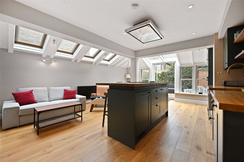 Bloemfontein Avenue, London, W12