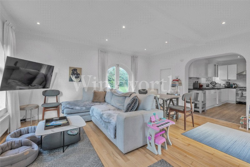 Harford Walk, London, N2