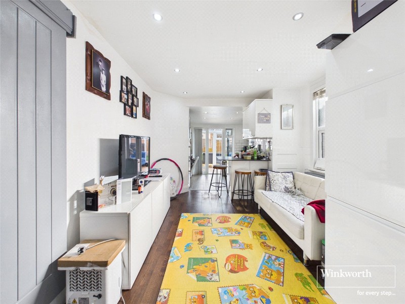 First Avenue, London, NW4