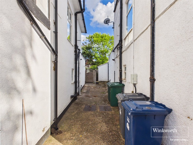Farm Road, Edgware, HA8