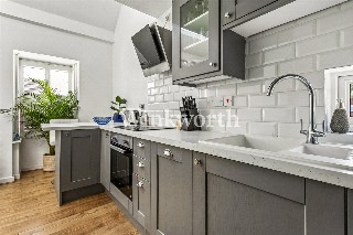 Pilgrims Close, London, N13