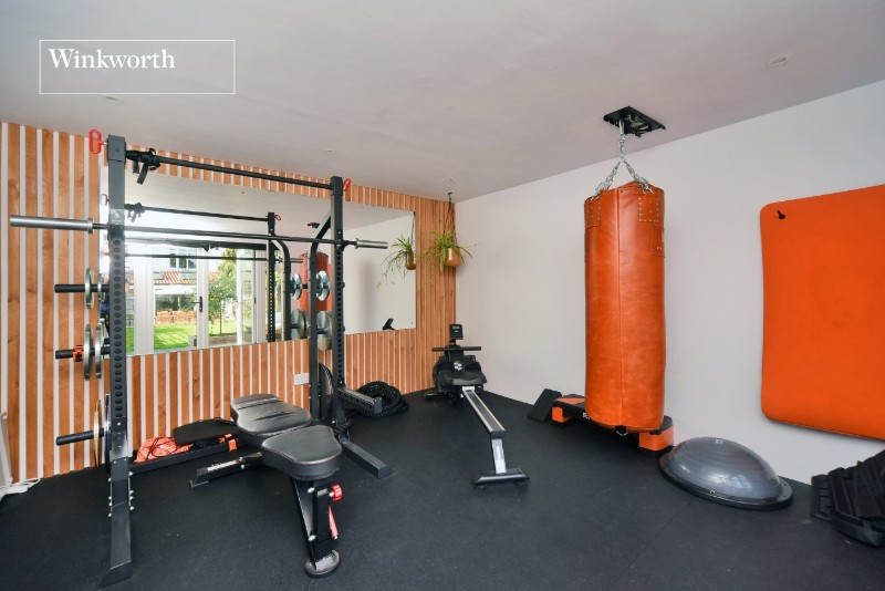 Ardrossan Gardens, Worcester Park, Surrey, KT4