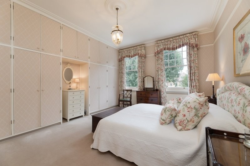Howards Lane, London, SW15