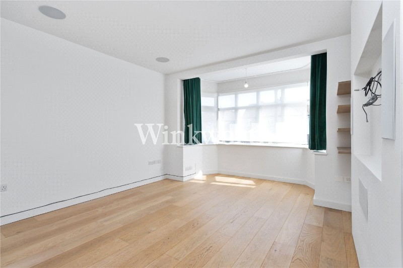 Empire Avenue, London, N18