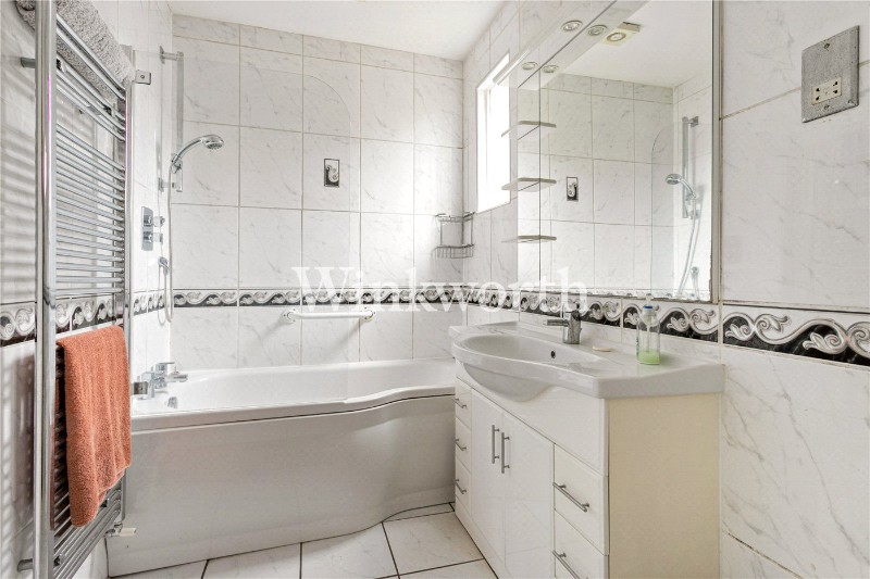 Caversham Avenue, London, N13