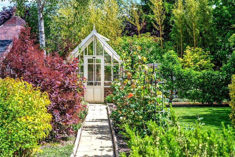 Downs Road, Epsom, Surrey, KT18