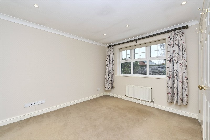 Saint Andrews Gardens, Cobham, Surrey, KT11