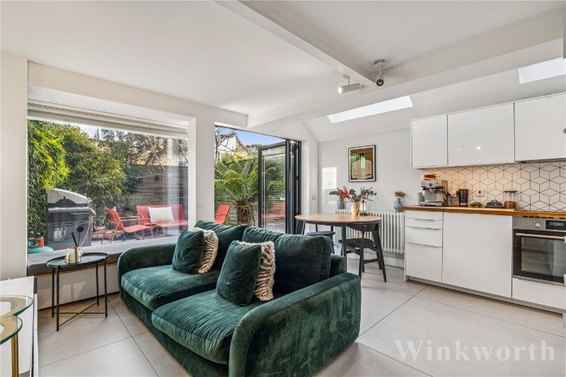 Elcot Avenue, London, SE15