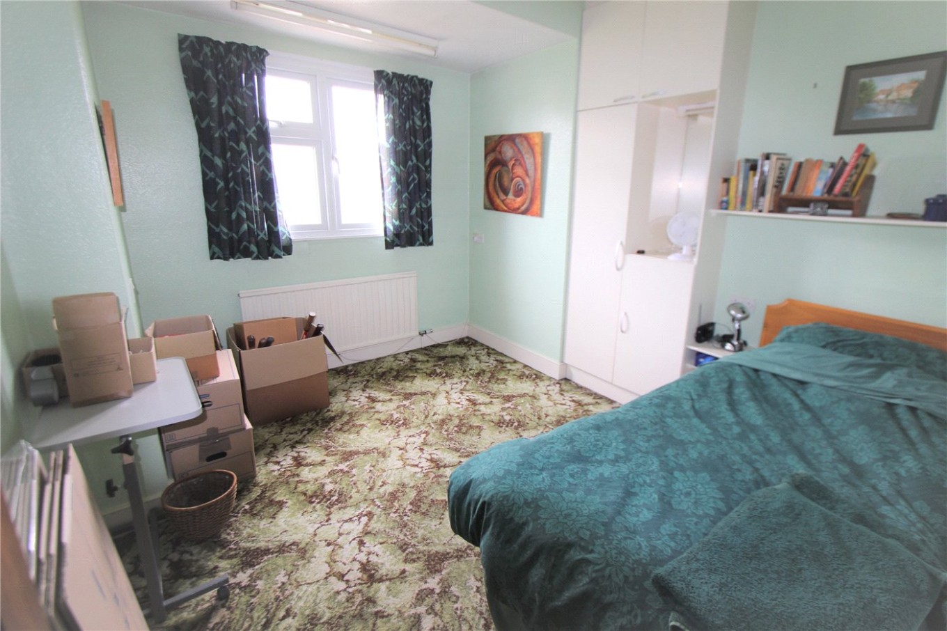 4 bedroom property for sale in Woodfield Gardens, LeighonSea, Essex