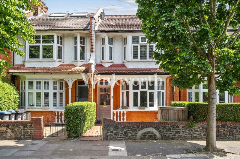 New River Crescent, London, N13