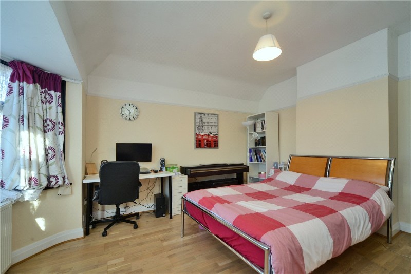 Hazlemere Gardens, Worcester Park, KT4