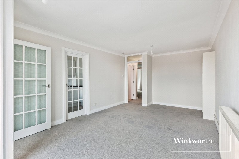 High Road, London, N20