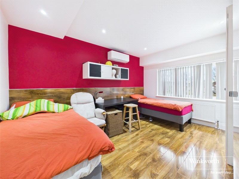 Edgwarebury Lane, Edgware, HA8