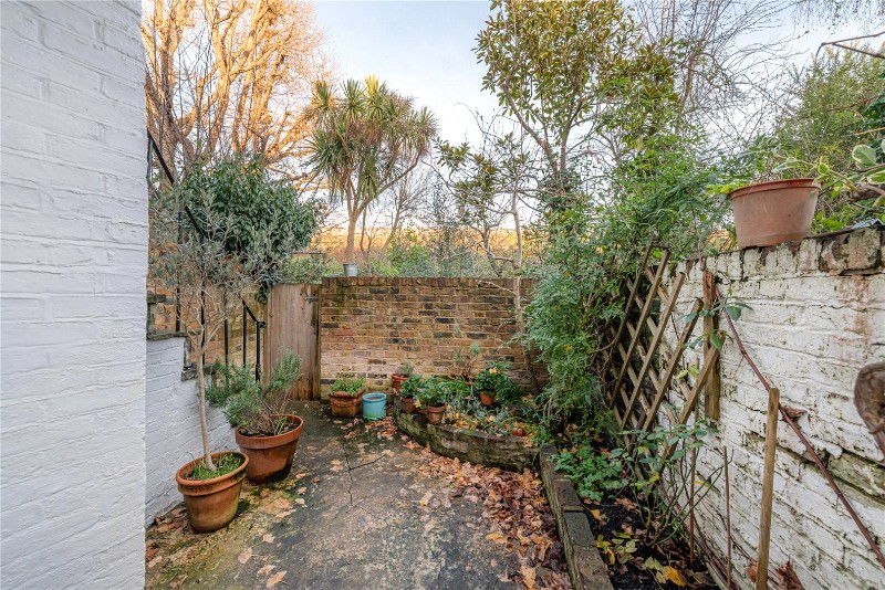 Eynham Road, London, W12